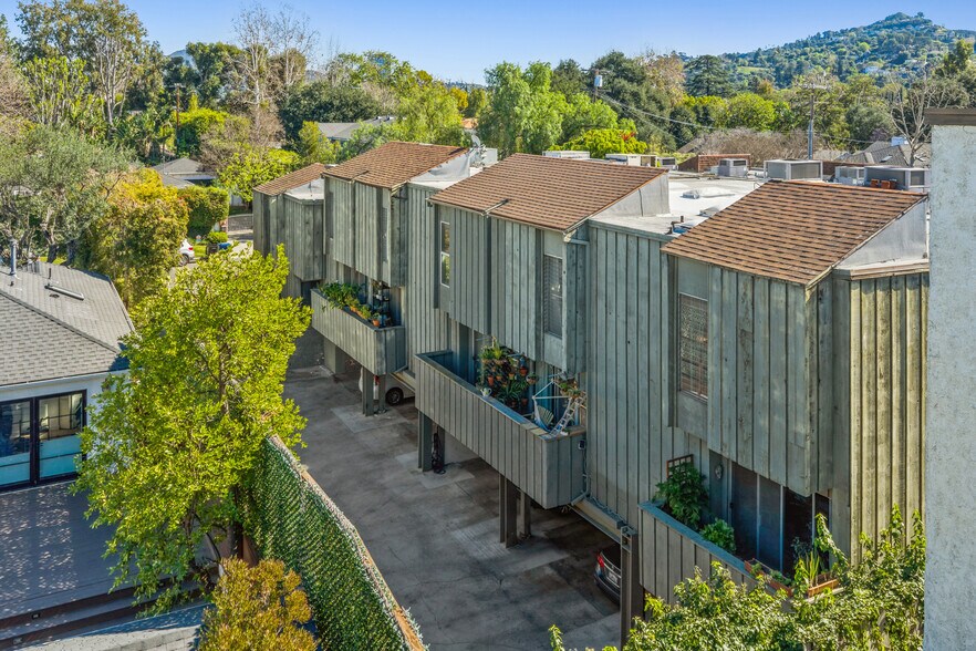 More Photos Of 11607 Acama St, Studio City Apartments For Sale