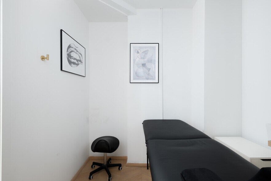 More Photos Of 98 Church st, Toronto General Retail For Sale