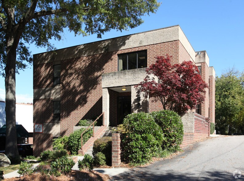 More Photos Of 208 N Columbia St, Chapel Hill Office For Lease