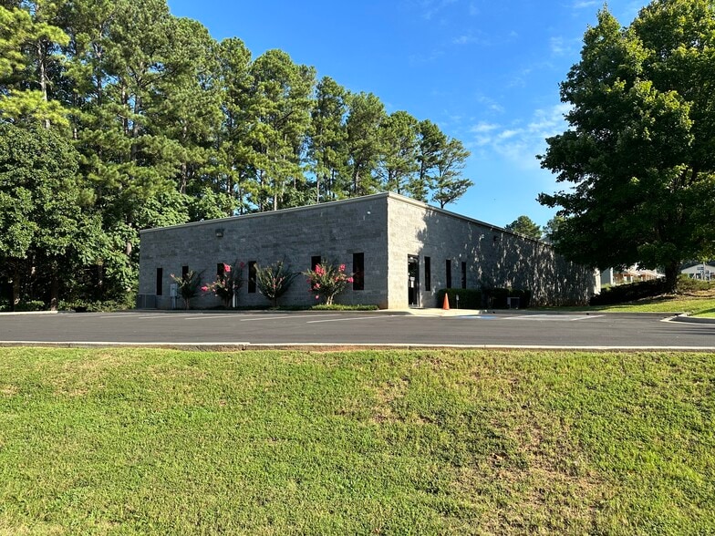 Primary Photo Of 724 Fairgate Rd, Marietta Light Distribution For Sale