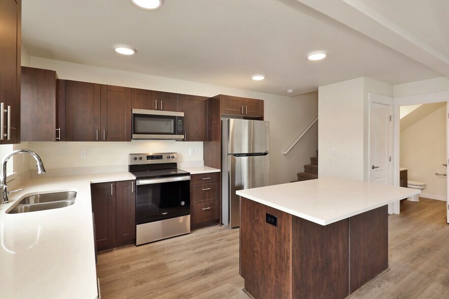 More Photos Of 412 Front St, Sumas Apartments For Sale