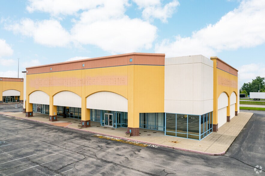 More Photos Of 357 Tanger Blvd, Seymour Unknown For Lease