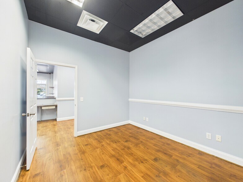More Photos Of 7559 Kayne Blvd, Columbus Freestanding For Lease