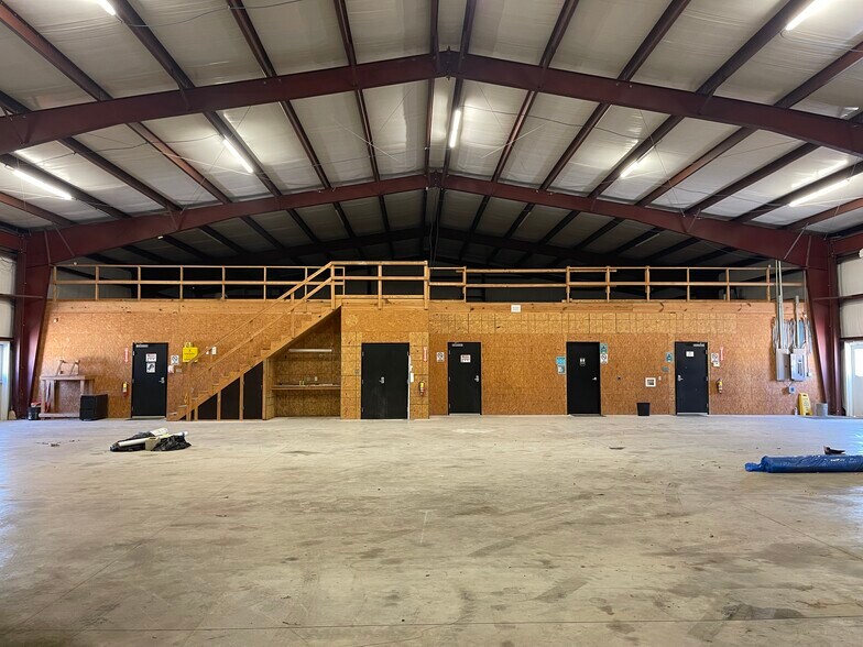 More Photos Of 2436 County Road 311, Jarrell Flex For Lease
