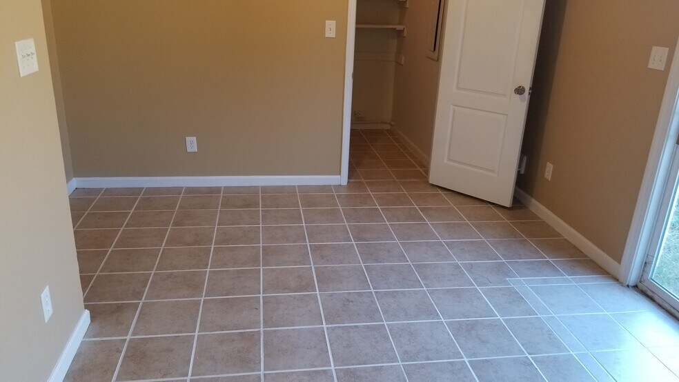 More Photos Of 156 Delmar Ln, Newport News Apartments For Sale