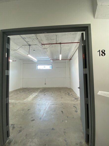 More Photos Of 901 E 31st St, Los Angeles Manufacturing For Lease