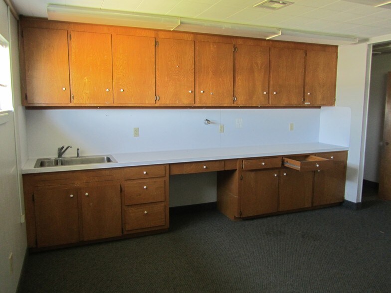 More Photos Of 1133 E Sinton St, Sinton Office For Sale