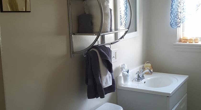 More Photos Of 216 NE Main St, Lewistown Hotel For Sale