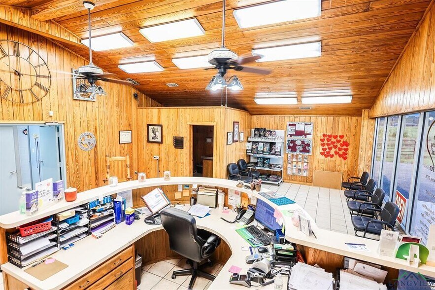 More Photos Of 1024 US Highway 59 N, Carthage Veterinarian Kennel For Sale