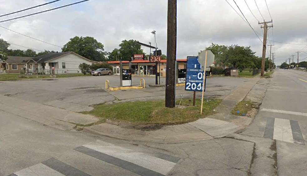 More Photos Of 4103 Commercial Ave, San Antonio Convenience Store For Sale