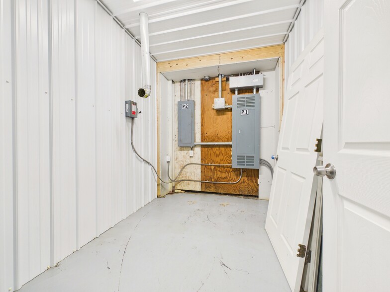 More Photos Of 124 Commerce St, Bowdon Showroom For Sale