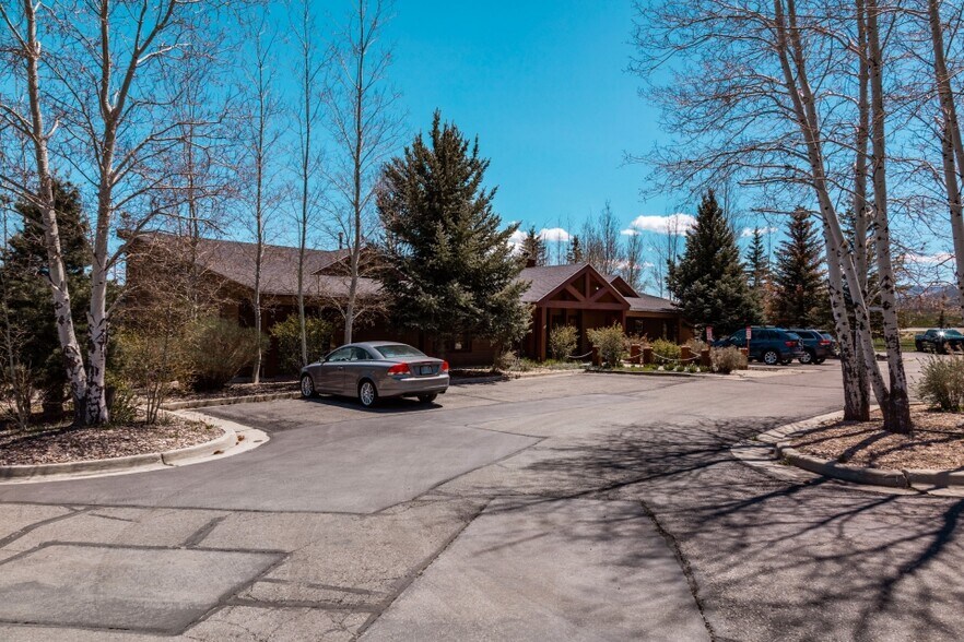 More Photos Of 700 Bitner Rd, Park City Office For Sale