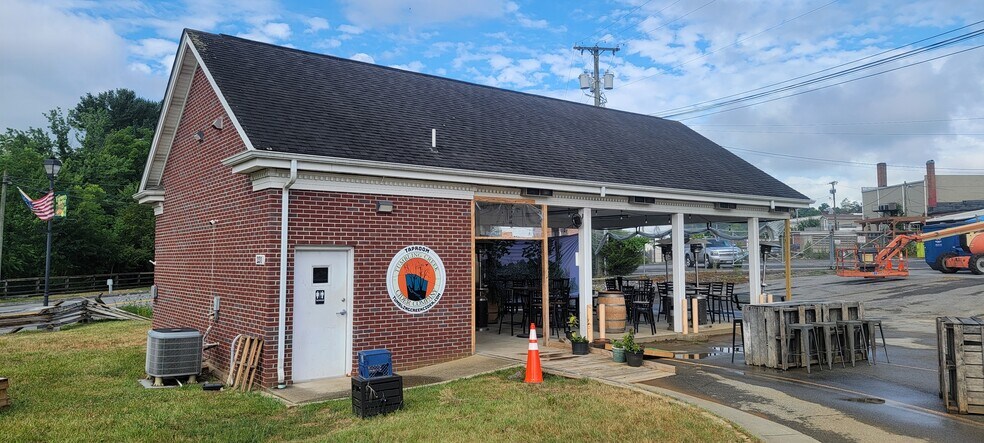 More Photos Of 238 W Main St, Abingdon Storefront Retail Office For Lease