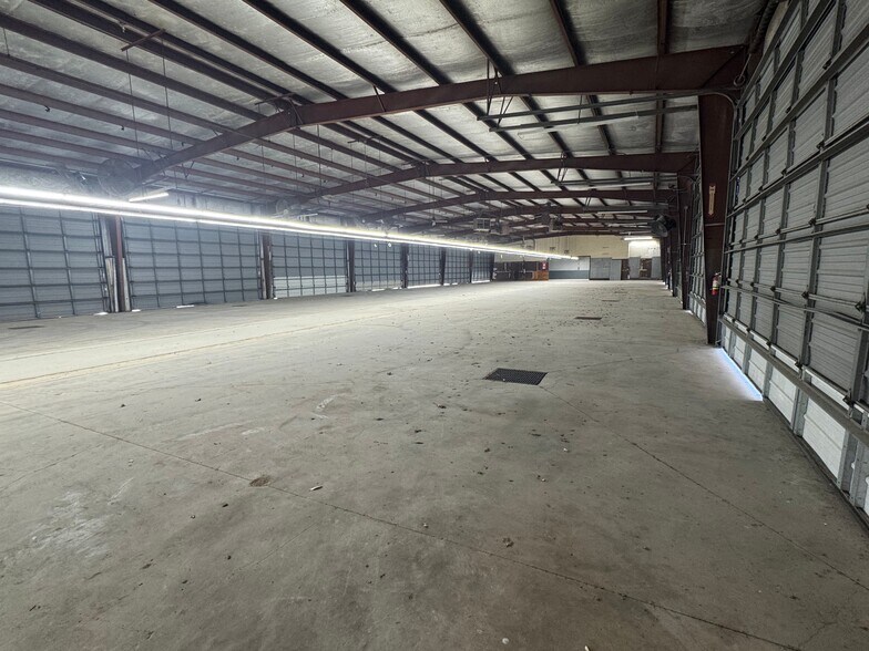 More Photos Of 930 Luciano Flores St, San Marcos Truck Terminal For Lease
