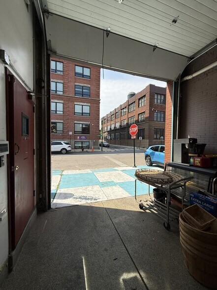 More Photos Of 3026-3030 W Carroll Ave, Chicago Warehouse For Lease