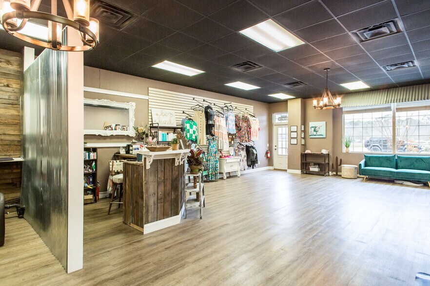 More Photos Of 3005 US Highway 84, Blackshear Storefront For Sale