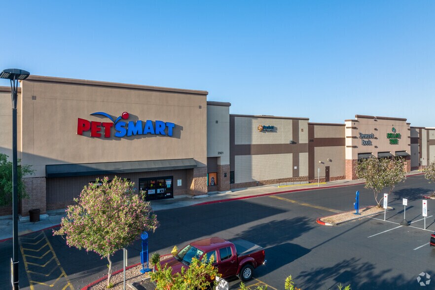 More Photos Of 2805-3053 W Agua Fria Fwy, Phoenix Unknown For Lease