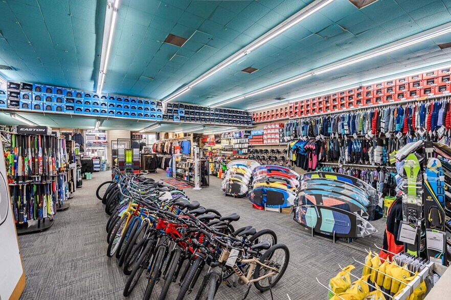 More Photos Of 4901 49 ave, Lloydminster Storefront For Sale