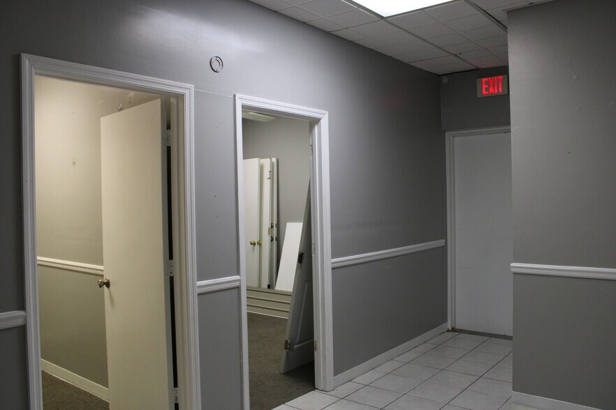 More Photos Of 3632 US Highway 92 E, Lakeland Storefront Retail Office For Lease