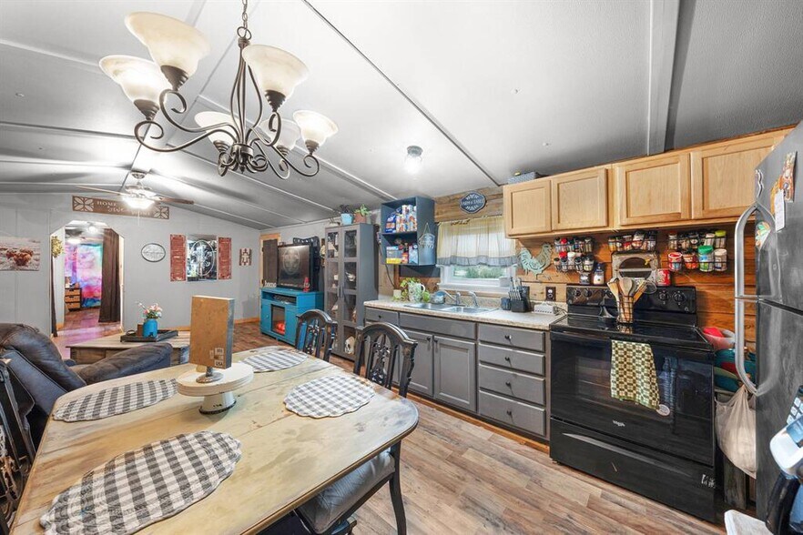 More Photos Of 4500 FM 515, Emory Light Manufacturing For Sale