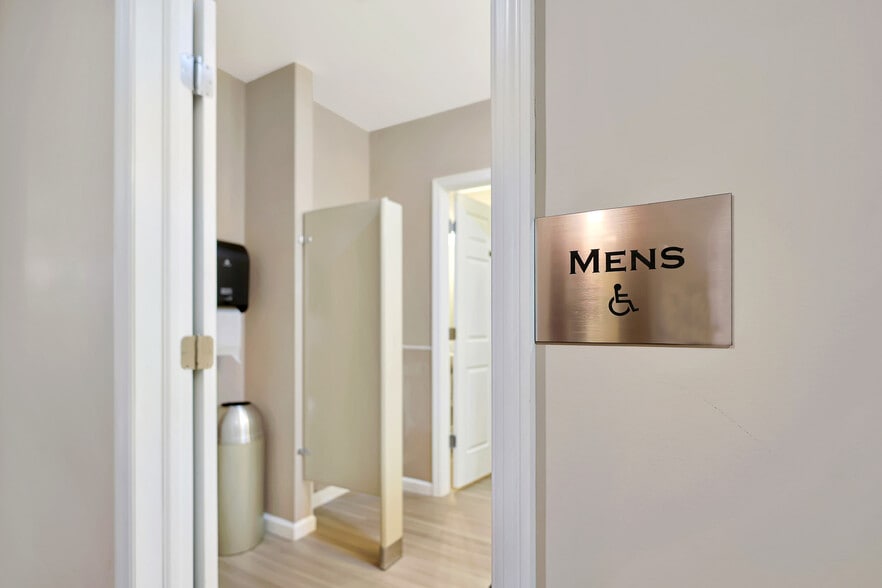 More Photos Of 1400 Broadway Rd, Dracut Flex For Sale