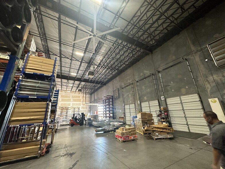 More Photos Of 4401 E Hefner Rd, Oklahoma City Distribution For Sale