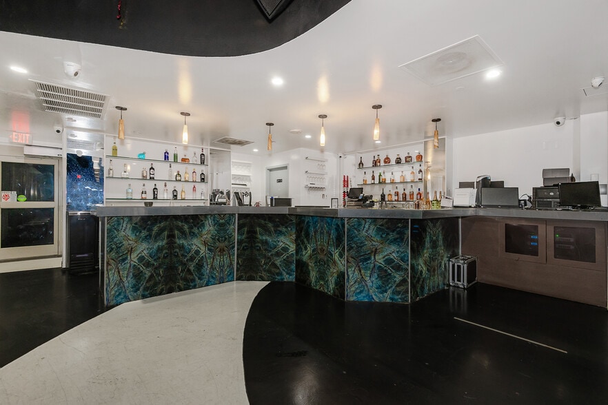 More Photos Of 145 SW 1st Ave, Fort Lauderdale Bar For Lease
