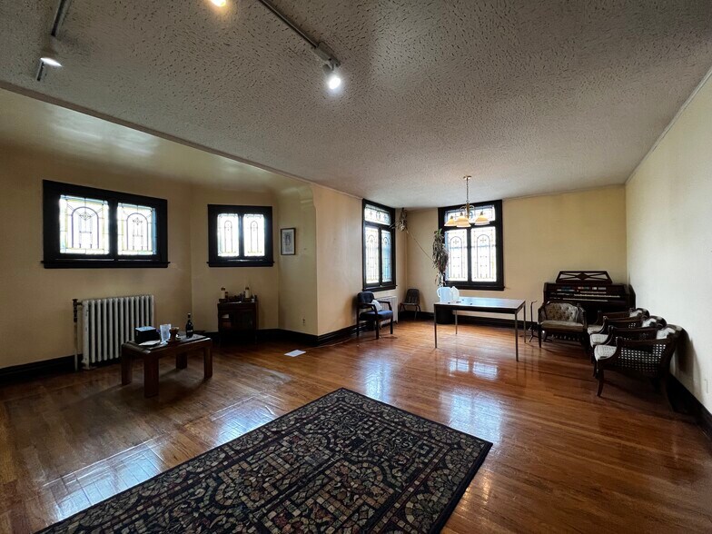 More Photos Of 1949 W 48th St, Chicago Religious Facility For Sale