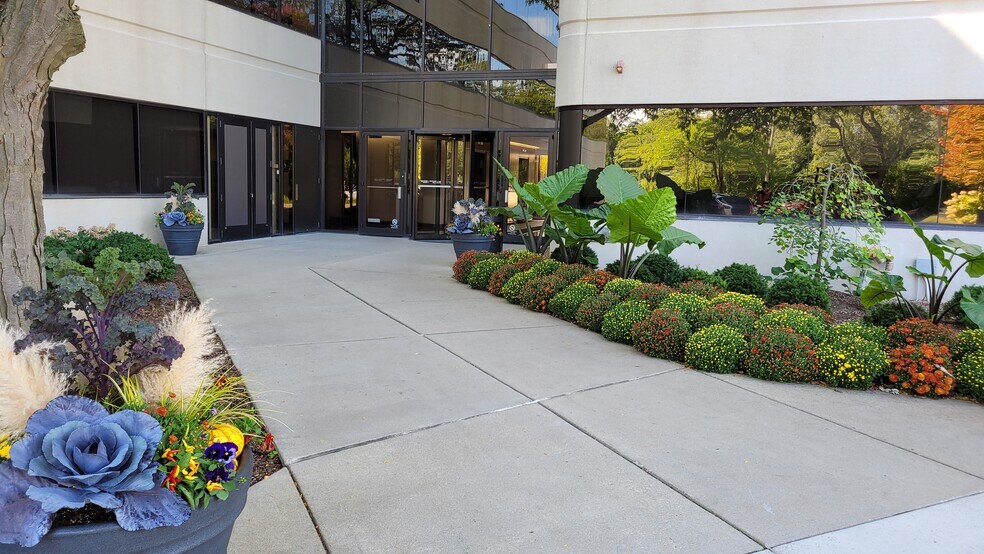 More Photos Of 570 Lake Cook Rd, Deerfield Coworking Space