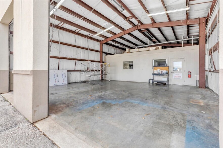 More Photos Of 4610 Center St, Deer Park Light Distribution For Sale