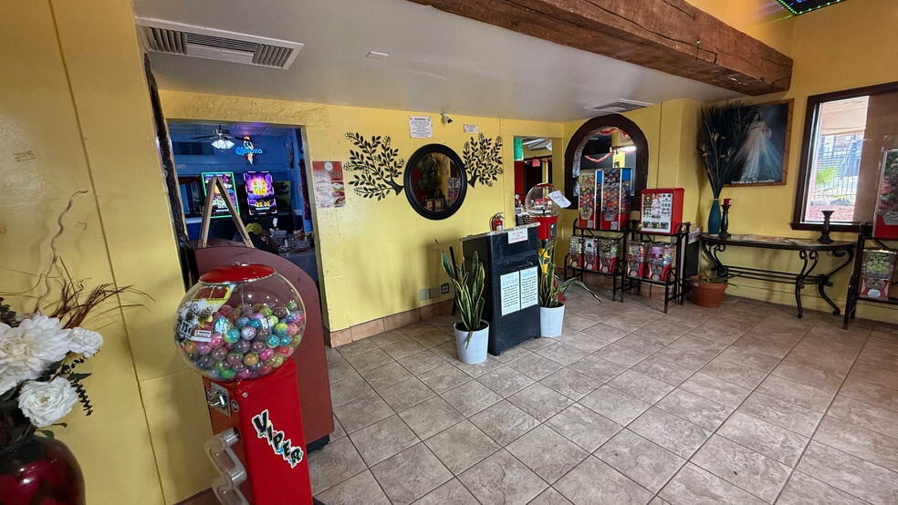 More Photos Of 2313 IH 35, Austin Restaurant For Lease