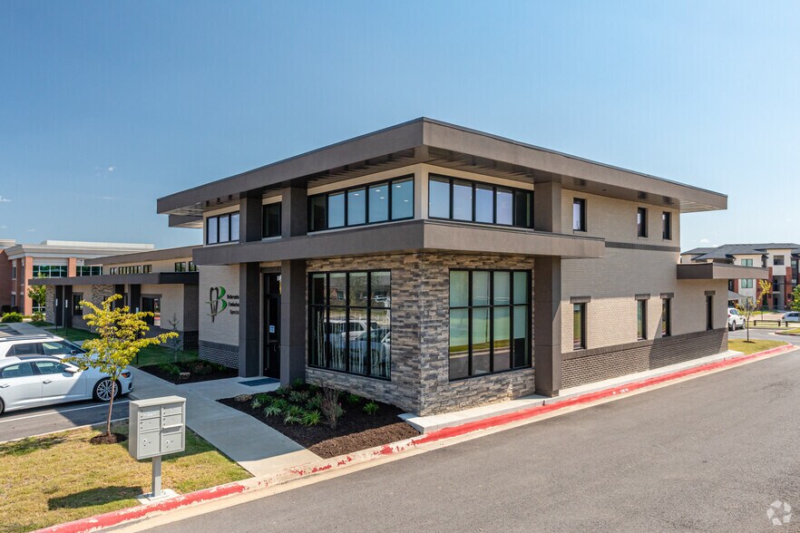 More Photos Of 800 SE Plaza Ave, Bentonville Medical For Lease