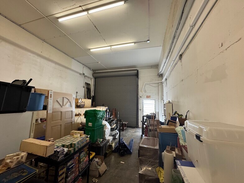 More Photos Of 98-718 Moanalua Rd, Pearl City Warehouse For Lease
