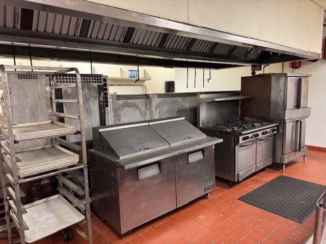 More Photos Of 12031 Lackland Rd, Saint Louis Hotel For Lease