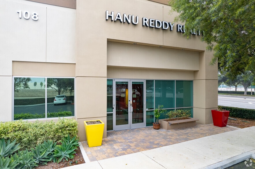 More Photos Of 108 Discovery, Irvine Office For Sale