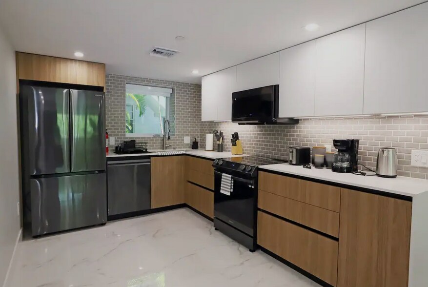 More Photos Of 511 16th St, Miami Beach Hospitality For Sale