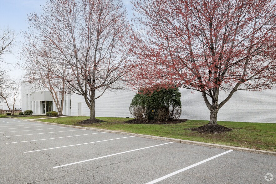 Primary Photo Of 525 Dell Rd, Carlstadt Unknown For Lease