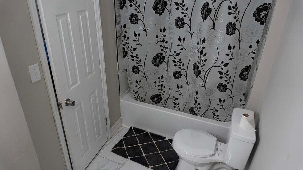 More Photos Of 927 Apple St, Winston-Salem Multifamily For Sale