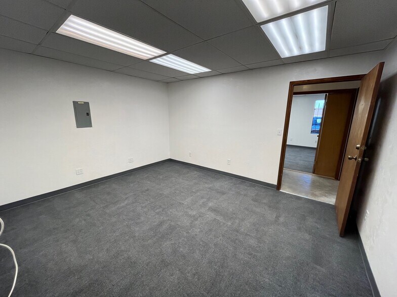 More Photos Of 4420 SW 33rd St, Oklahoma City Manufacturing For Lease