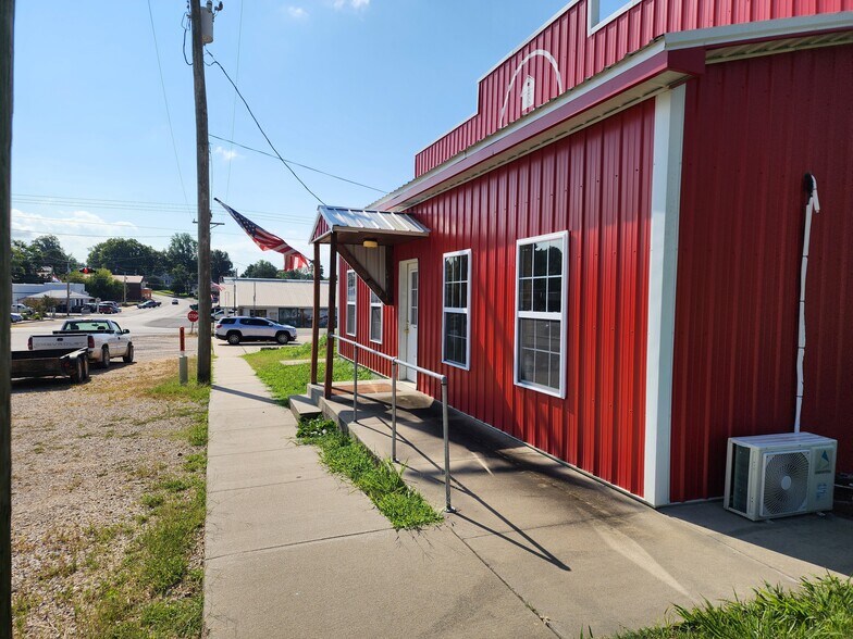 More Photos Of 122 W Richardson Ave, Puxico Restaurant For Sale