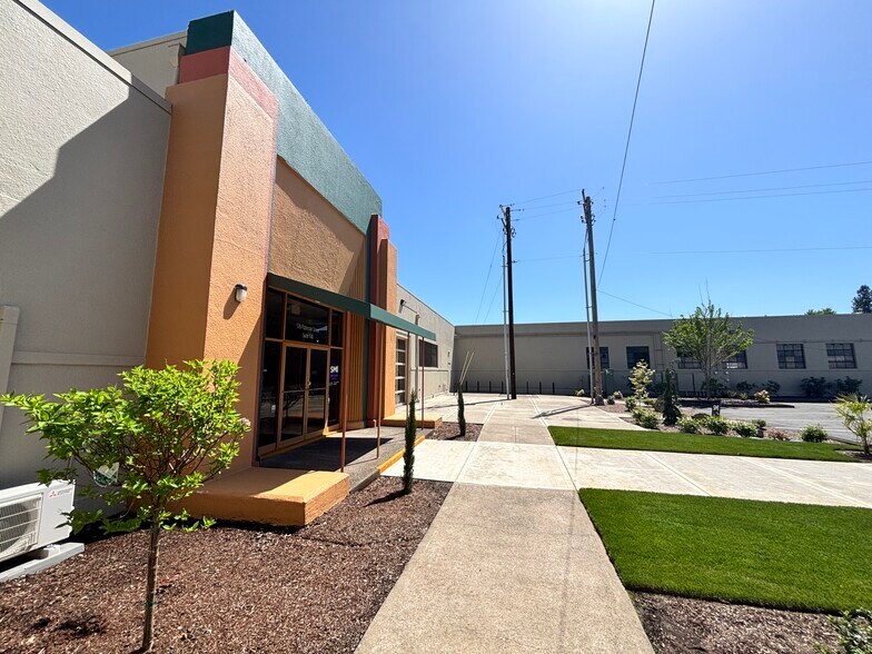 More Photos Of 576 Patterson St NW, Salem Warehouse For Lease