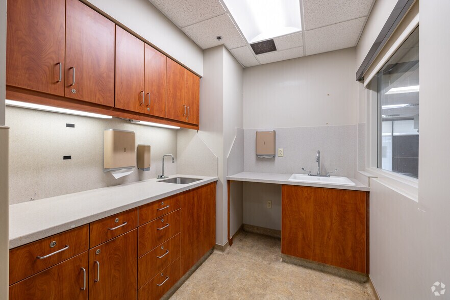 More Photos Of 5901 Delmar Blvd, Saint Louis Apartments For Lease