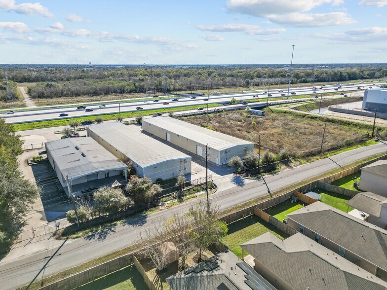 More Photos Of 8051 S Sam Houston Pky, Houston Warehouse For Lease