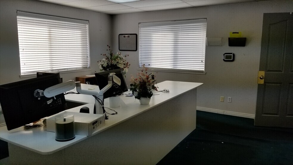 More Photos Of 12541 Minuteman Dr, Draper Auto Repair For Sale