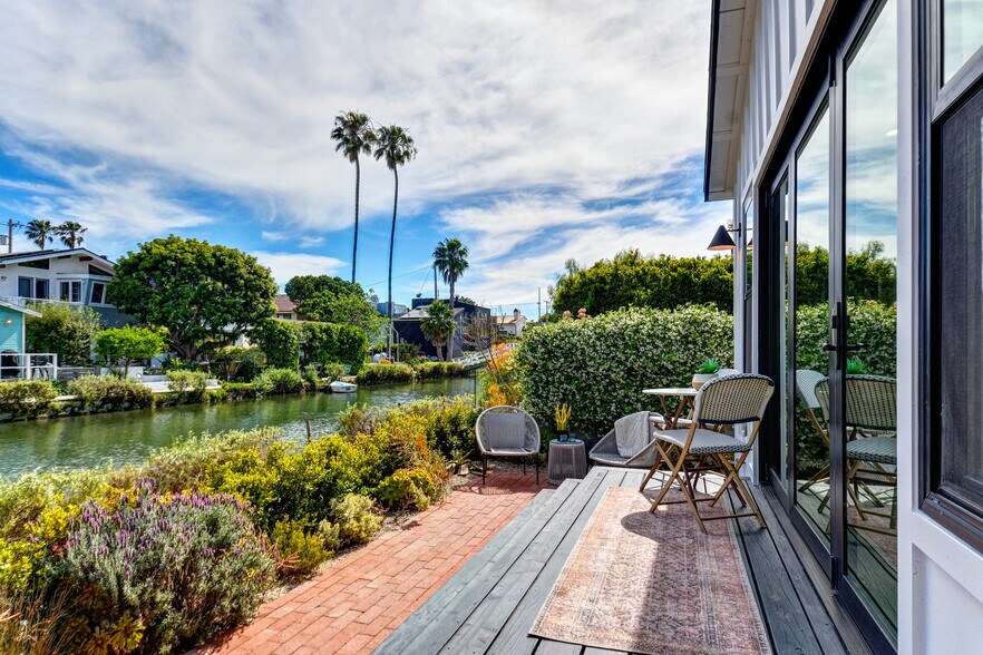 More Photos Of 223 Howland Canal, Venice Multifamily For Sale