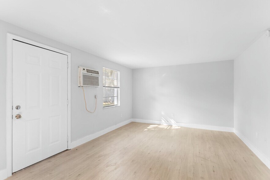 More Photos Of 12703 N 15th St, Tampa Apartments For Sale