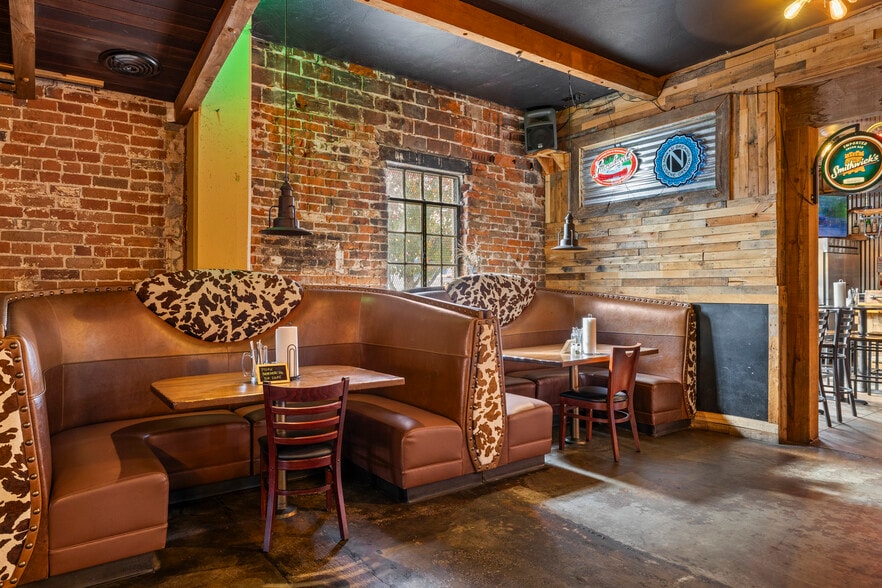 More Photos Of 234 SW 5th St, Grants Pass Restaurant For Sale