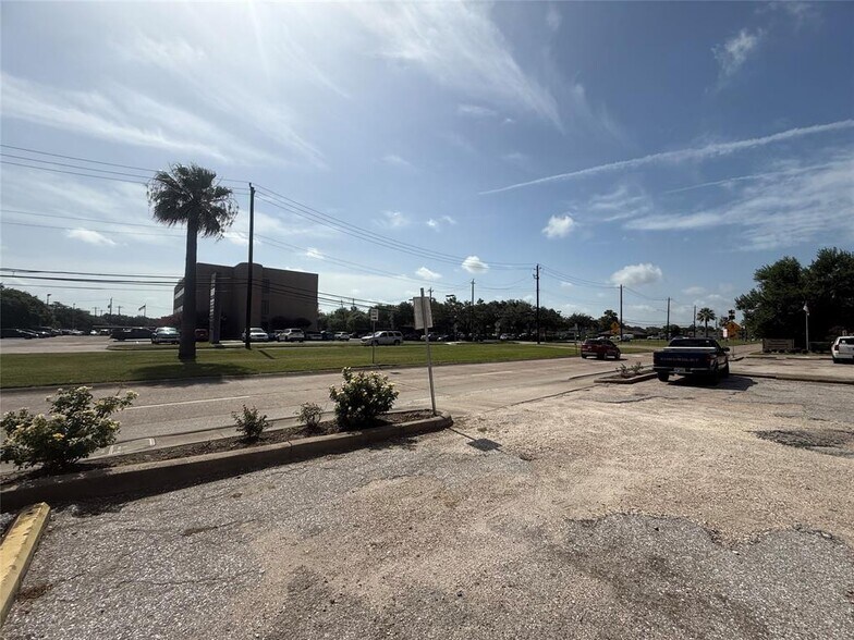 More Photos Of 3202-3358 Burke Rd, Pasadena Apartments For Sale