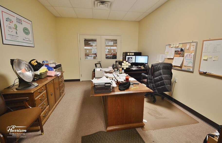 More Photos Of 4820 Commercial Dr, Huntsville Warehouse For Sale