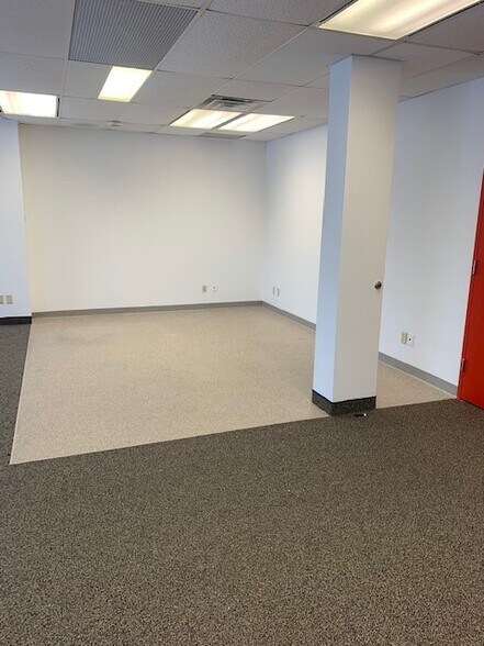 More Photos Of 1680-1690 Woodward Dr, Ottawa Office For Lease